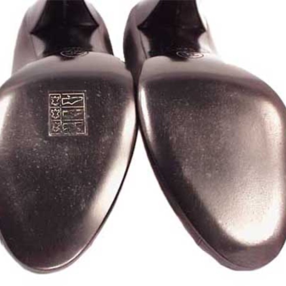 CHANEL PUMPS, Sz 7.5B, HEEL 3 ¼ inch, CHANEL NAME EMBOSSED ON HEEL BACKS, MADE - Picture 11 of 12